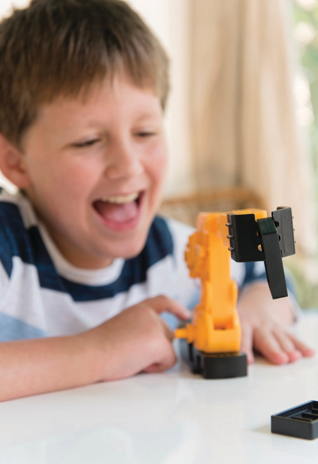 MOTORIZED ROBOTIC ARM