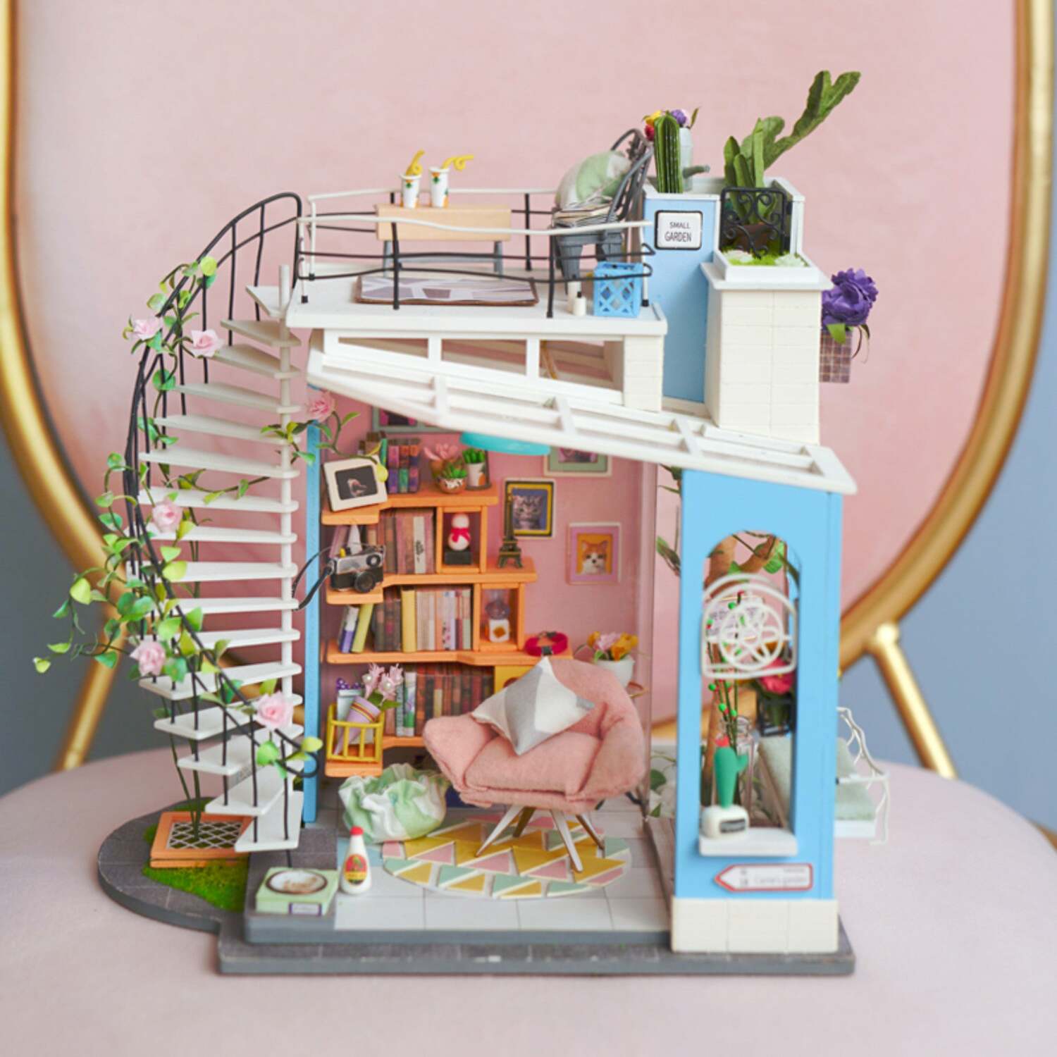 mini dollhouse