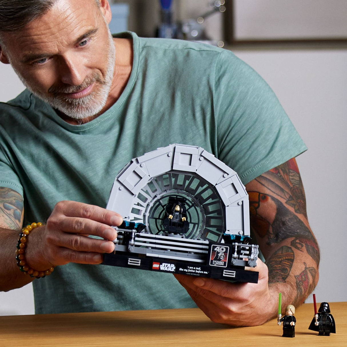 LEGO® Star Wars™: Emperor's Throne Room™ Diorama