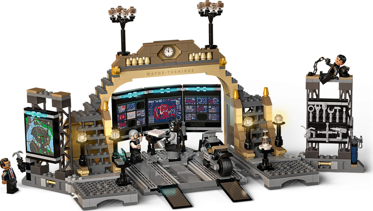 LEGO® DC: Batcave: The Riddler Face-off