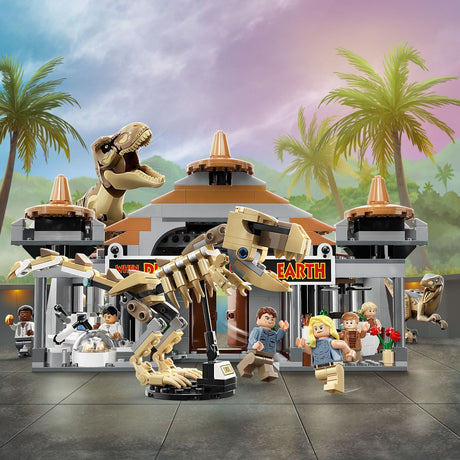 LEGO® Jurassic World: Visitor Center: T-Rex & Raptor Attack